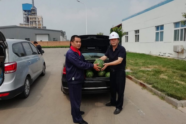 集團工會韓主席到冀衡藥業一線“送清涼”